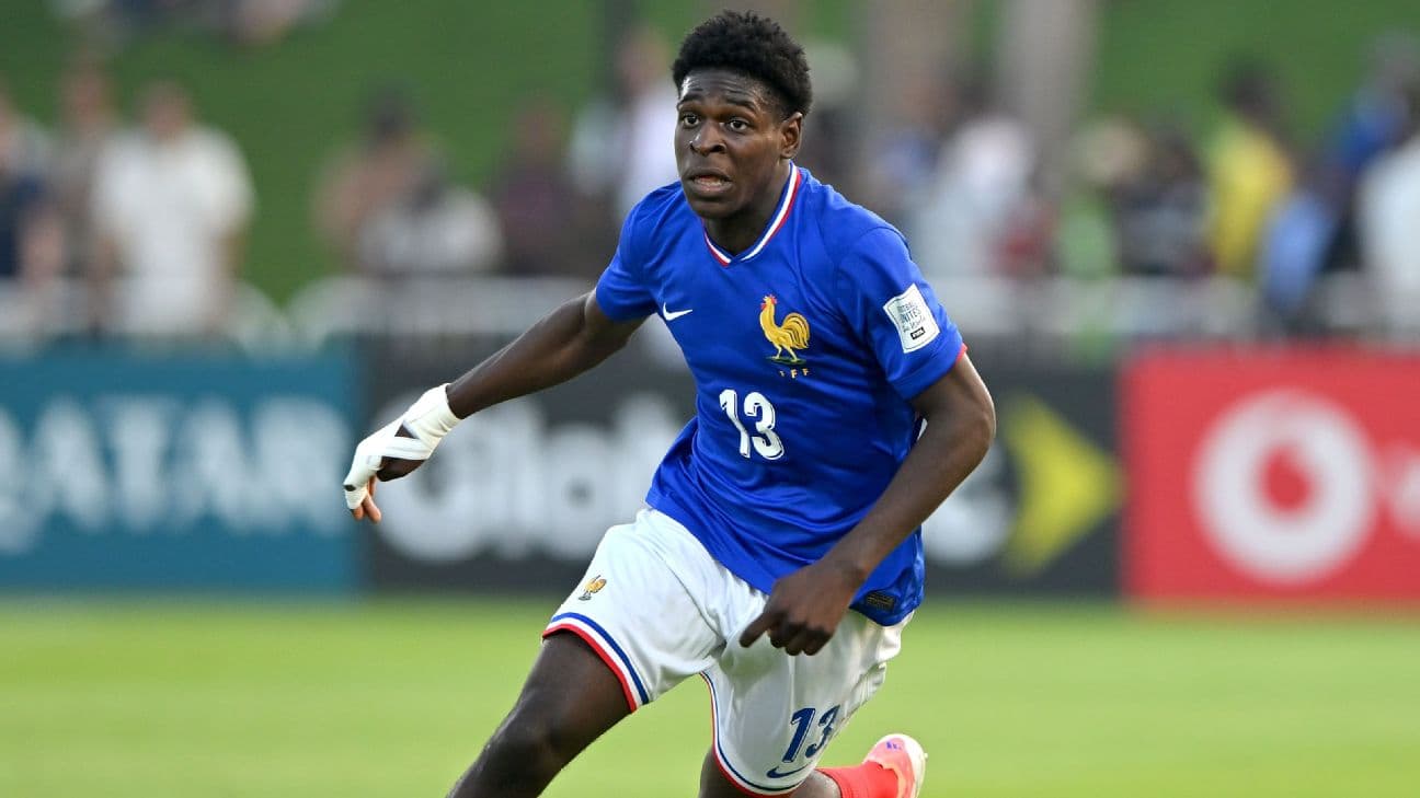 Transfer rumors, news: Arsenal face competition for young PSG defender