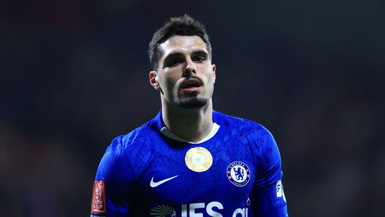 Transfer rumors, news: Man City eye Chelsea winger Pedro Neto