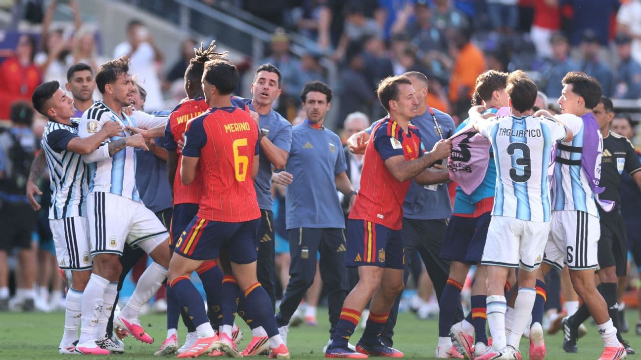 Gary Neville slams Argentina: 'Without Messi, they'd struggle to get to the semifinals'