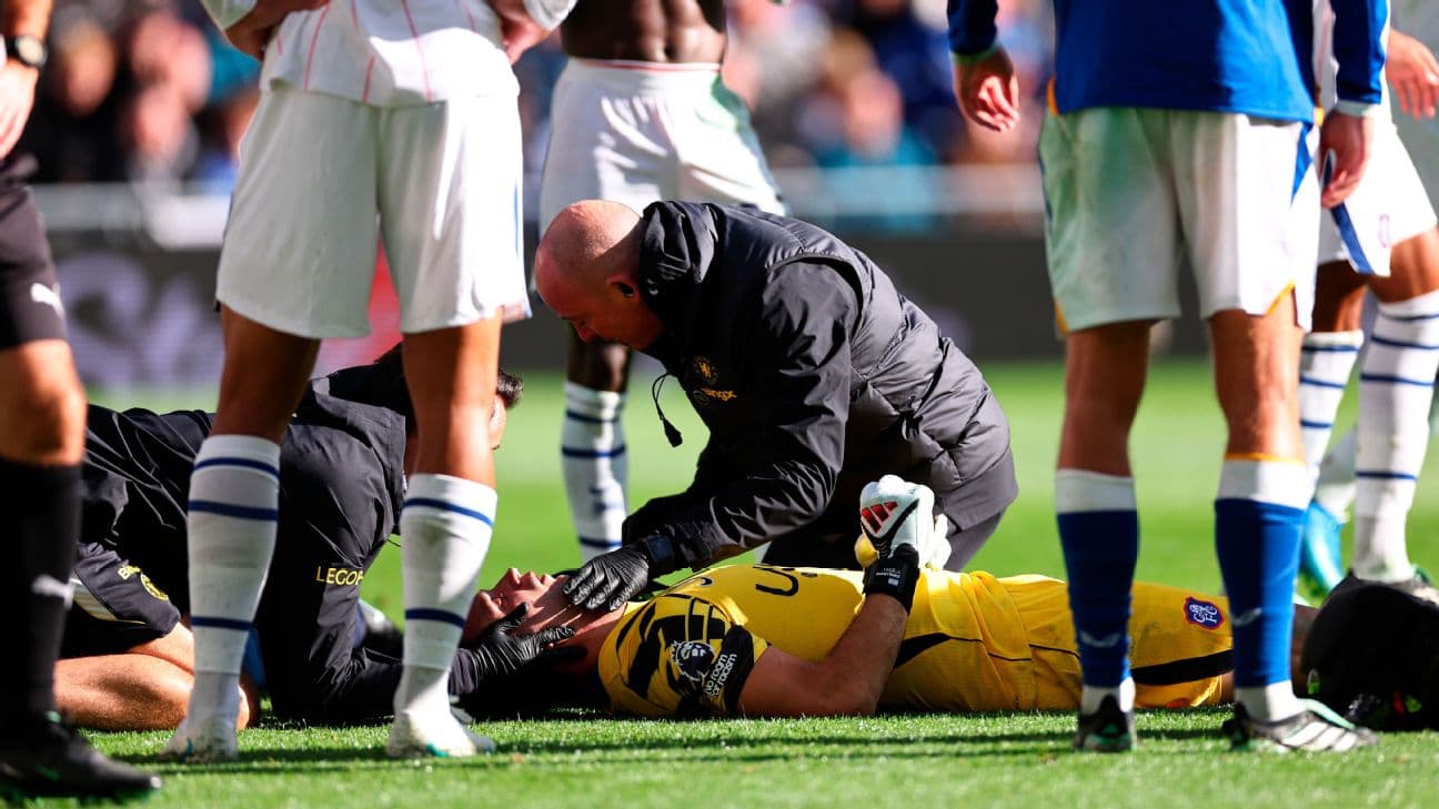 Chelsea's Emi Martínez has surgery, will be 'back in a few weeks'